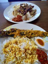 Tergerak hati nak singgah ke sana apabila khair yang beria ajak makan sana. Masak Lemak Cili Api De Salai Bangi Station Monolog Kakmim