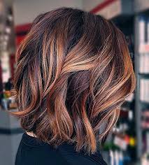 Superbes Couleurs De Cheveux Bruns Avec Des Reflets Blonds Tasse Cheveux En 2020 Couleur De Cheveux Brune Couleur Cheveux Coupe De Cheveux