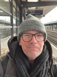 Hey folks, tomorrow we have yet another night at RedRum Artbar, it will be  a wonderful show featuring artists of different genres, all from different  countries. We're featuring Asli Gabuk, Daniel De