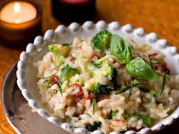 Decouvrez Notre Recette Facile Et Rapide De Risotto Aux Tomates Sechees Et Brocolis Sur Cuisine Actuelle Retrouvez Les Etapes Recette Risotto Risotto Recette