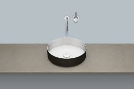 «steel19 combines functional aspects such as splash guards and shelves in a refreshingly new design.…» Bicolor Alape Gmbh