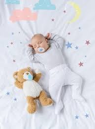 Im sommer auf diese temperaturen herunter zu kühlen, wäre nur mit einer klimaanlage möglich, die aber das risiko einer schnellen unterkühlung birgt. Sichere Schlafumgebung Fur Das Baby So Sorgst Du Fur Sicherheit