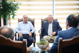 Aziz yıldırım fenerbahçe yönetimine savaş açtı. Fenerbahce Spor Kulubu Eski Baskani Aziz Yildirim Dan Baskan Ismet Yildirim A Ziyaret