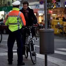 Ohne Licht Radeln Das Kostet Polizei