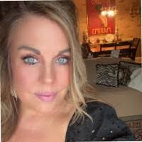 Mindy Lamb's Instagram, Twitter & Facebook