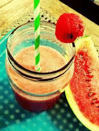 Ci sono molti motivi per produrre il succo di frutta in casa invece di andarselo a compare al supermercato o in un. Succhi Di Frutta Fatti In Casa 3 Ricette Semplici Depurarsi Naturalmente
