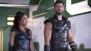 He is of dutch (from his immigrant maternal grandfather), irish, english, scottish, and german ancestry. Neues Thor 4 Foto Von Chris Hemsworth Mcu Star Veralbert Clever Seine Marvel Kollegen Kino De
