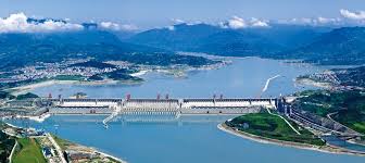 Turistic vorbind, barajul hoover se bucură de vizita a 7 milioane de turiști pe an, în timp ce lacul mead, cel mai mare rezervor de apă din lume este admirat de 10 milioane de turiști anual. China ConstruieÈ™te Cea De A Doua Cea Mai Mare HidrocentralÄƒ Din Lume Dan Tomozei