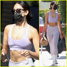 Check out full gallery with 612 pictures of eiza gonzalez. Eiza Gonzalez Flaunts Her Toned Tummy After Morning Workout 247 News Around The World