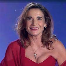 She made her professional debut with the theatrical company teatro libero, and had her breakout in 1974. Chi E Lina Sastri Oggi Biografia Eta Altezza Marito E Figli