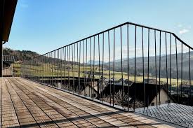 Gelander Und Handlaufe Luginbuhl Matthias Metallbau Glasbau Treppenbau In 2020 Stairs Architecture Railroad Tracks