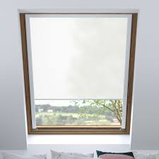 Installer une tringle à rideau pour fenêtre de toit. Store Pour Fenetres De Toit Tamisant Sur Mesure Stores Pour Fenetres De Toit Stores Interieurs Domondo