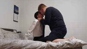 Menino travesso da escola FTM implora por seu pau de mestre | POV Menino da  escola chupando pau