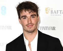 Charlotte Corey's Instagram, Twitter & Facebook