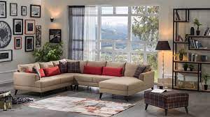 Vizonun koyuluğunu dengeleyecek krem ya da beyaz tonları ile cam metal ve aynalı aksesuarlar kullanılması karanlık yerine aydınlık bir görünüm sağlayacaktır. Soru 106 Vizon Kose Koltuk Takimi Ile Uyumlu Berjer Fon Perde Hali Dekor Ekrani