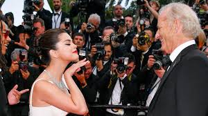Selena gomez u spotu za boyfriend pretvara muškarce u žabe! Is Selena Gomez Getting Married To Bill Murray The Truth Behind Selena Gomez S Marriage Viral Rumour