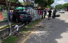 Berita kereta bawa pm terbabas. Kereta Bawa Pm Terbabas