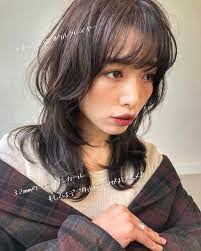 丸顔さんにおすすめ 前髪ありミディアムで叶える小顔ヘアスタイル特集 folk ヘアスタイリング 小顔 ヘアスタイル レディース パーマヘア