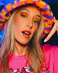 Tanya Shelton's Instagram, Twitter & Facebook