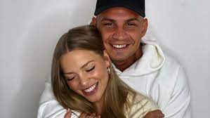 Vor wenigen tagen hat sänger pietro lombardi (28) endlich mit den gerüchten um seine neue freundin aufgeräumt und allen gezeigt: Stress Fur Pietro Lombardis Ex Freundin Laura Maria Ex Flirt Fordert Wertsachen Zuruck