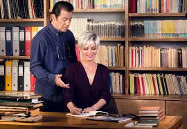 Ἦσαν καὶ οἱ θεοὶ καὶ αἱ θεαὶ ἐν τῇ ἑορτῇ. Ekpaideyontas Th Rita Sto Polh 8eatro