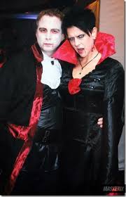Der londoner rechtsanwalt jonathan harker reist auf wunsch des grafen dracula nach siebenbürgen. Vampir Kostum Selber Machen Halloween Diy Anleitung Maskerix De