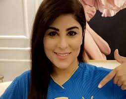 طلاق الممثلة زارا البلوشي شكل صدمة لمعجبيها بإعلانها طلاقها من زواجها بالصوت والصورة ،عبر فيدو على حسابها في تويتر ، الزوج الذي لم تكمل معه الاّ شهراً واحداً. Ø¨Ø§Ù„ÙÙŠØ¯ÙŠÙˆ Ø£ÙˆÙ„ ØªØ¹Ù„ÙŠÙ‚ Ù„Ù„ÙÙ†Ø§Ù†Ø© Ø²Ø§Ø±Ø§ Ø§Ù„Ø¨Ù„ÙˆØ´ÙŠ Ø¨Ø¹Ø¯ Ø­ØµÙˆÙ„Ù‡Ø§ Ø¹Ù„Ù‰ Ø§Ù„Ø¥Ù‚Ø§Ù…Ø© Ø§Ù„Ù…Ù…ÙŠØ²Ø© ÙÙŠ Ø§Ù„Ù…Ù…Ù„ÙƒØ© ØµØ­ÙŠÙØ© Ø§Ù„Ù…Ø±ØµØ¯