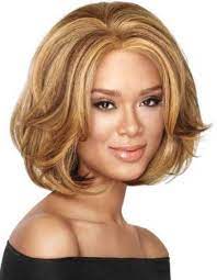 Short wavy hairstyles are a staple for the season of warm weather and outdoor activities. 10 Blunt Hairstyles That Are Easy To Pull Off