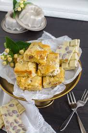 Die saftigen törtchen kommen mit einem kern aus weißer schokolade daher. Weisse Schokolade Mandel Blondies Werbung Kuchendeern