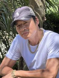 Ở tuổi 60 diễn viên Võ Hoài Nam hạnh phúc bên vợ kém 12 tuổi, 2 con theo  nghề bố