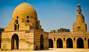 وأن المساجد لله مسجد أحمد بن طولون بناه مهندس قبطى