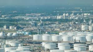 The deer park refinery has a crude oil capacity of 340,000 barrels per day. Panning Across The Vast Oil Stock Footage Video 100 Royalty Free 7816309 Shutterstock