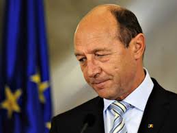 Pentru alte sensuri vedeți băsescu (dezambiguizare). Presedintele BÄƒsescu A Fost Scuipat De Un TanÄƒr La Coborarea De Pe Bricul Mircea Ziarul Curentul