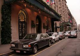 Mère de trois enfants, elle a perdu la moitié de ses employeurs et de son salaire. Avec 20 000 Euros Par Mois J Y Arrive A Peine La Vie Compliquee De Katy Multimillionnaire