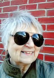 Thea Mullen's Instagram, Twitter & Facebook