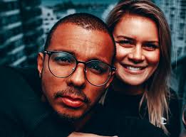 Breaking the Codes of Silence: Interracial Couples in Therapy