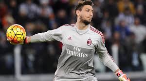 At just 16 years old the youngster is already being tipped by his coach sinisa mihajlovic as the future of italian football. Ac Milan Hand Gloves To 16 Year Old Goalkeeper In Huge Clash V Juventus Eurosport
