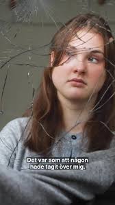 I lördags blev Charles kung av Storbritannien. Under lång tid har hans  svullna fingrar gett upphov till spekulationer. Kungens ”korvfingrar” ses  nämligen som ett möjligt tecken på sjukdom. Medicinskt kunniga har studerat