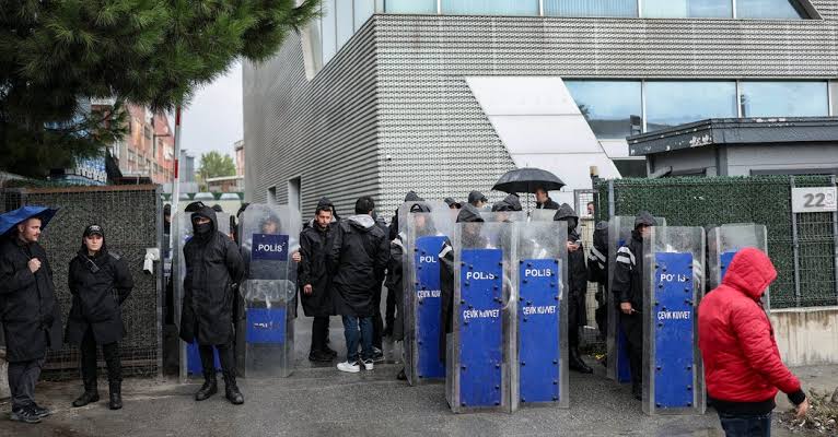 Turkey Raids Pro-Opposition TV Station - The New York Times
