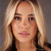 Isabelle Dillon's Instagram, Twitter & Facebook