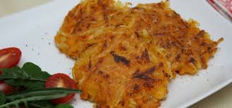 Kurbispuffer So Bereitest Du Die Wurzigen Pumpkin Patties Zu In 2020 Kurbis Rezept Vegan Kurbis Puffer Vegane Mahlzeiten