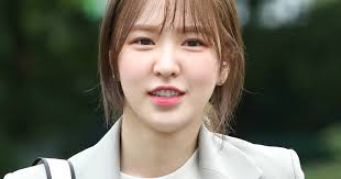 Do not spam or self promote. Red Velvet S Wendy Suffers Broken Pelvis Wrist And Facial Injuries After Falling Off Stage At Sbs Gayo Daejeon Rehearsals Koreaboo