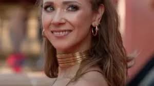 Discover outfits and fashion from Episode S1E4: