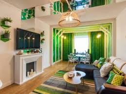 الجمع بين لون الستائر مع خلفية في الداخل 90 صور كيفية اختيار الستائر في الغرفة إلى الأثاث وورق الجدران الخفيفة وأفكار التصميم الداخلي المألوف لغرفة المعيشة