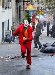Хоакин феникс, роберт де ниро, зази битц и др. Joaquin Phoenix As Arthur Fleck In The Joker 2019 Joaquin Phoenix Joker Joker Full Movie