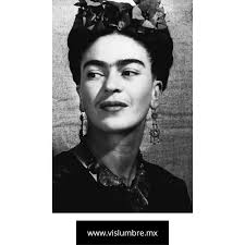 Pedro Enríquez @pedroenriquezpoeta ; Poeta, narrador y editor español,  académico con la letra Z de la Academia de Buenas Letras de Granada. De su  obra se han publicado 21 títulos y poemas