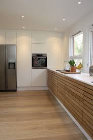 Svane Kjokken Molde Kombinationen Af Trae Og Hvidt Kokken Moderne Kokkendesign Kokkenrenovering