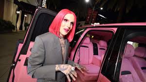 We are just fans of jeffree and are in no way endorsed or affiliated with him or jeffree star cosmetics. How Much Does Jeffree Star S Rolls Royce Cost Youtuber Gets Customised Pink Car