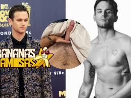 Supostos nudes do ator Brandon Flynn de ”13 Reasons Why” pelado mostrando  seu pênis