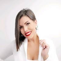 Lisa Tabet's Instagram, Twitter & Facebook